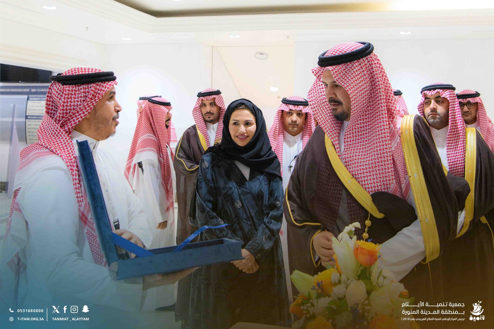 زيارة سمو أمير منطقة المدينة المنورة لركن جمعية تنمية الأيتام في منتدى التعليم بجامعة طيبة